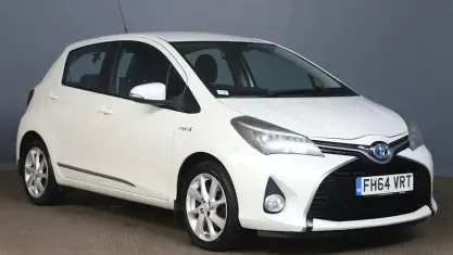 Used Toyota Yaris 101 HP (74 kW) 2015 White Hatchback