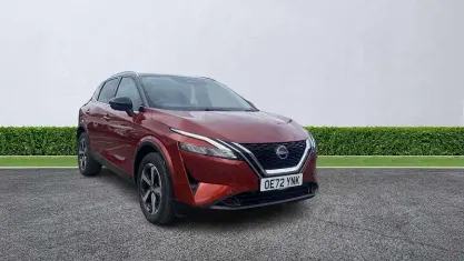 Used Nissan Qashqai N-Connecta 140 HP (102 kW) 2022 Red SUV
