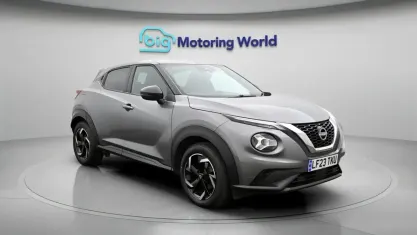 Usado Nissan Juke N-Connecta 114 HP (83 kW) 2023 Cinzento SUV