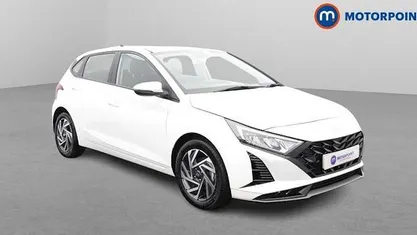Used Hyundai i20 Advanced 101 HP (74 kW) 2024 White Hatchback