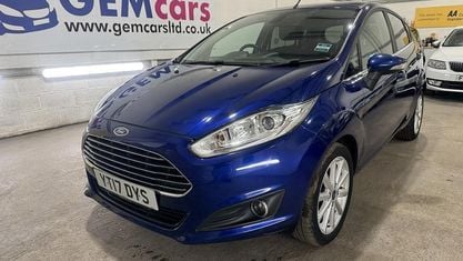 Begagnad Ford Fiesta Titanium 101 HK (74 kW) 2017 Blå Halvkombi