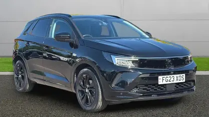 Usado Vauxhall Grandland X 131 HP (96 kW) 2023 Preto SUV