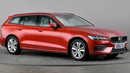 Used Volvo V60 Momentum 150 HP (110 kW) 2019 Red Estate