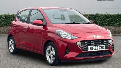 Used Hyundai i10 SE 67 HP (49 kW) 2022 Red Hatchback