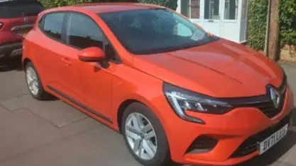 Used Renault Clio Play 90 HP (66 kW) 2021 Orange Hatchback