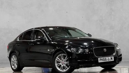 Used Jaguar XE Prestige 240 HP (176 kW) 2016 Sedan