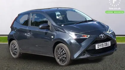 Używany Toyota Aygo X-play 72 KM (52 kW) 2019 Szary Hatchback