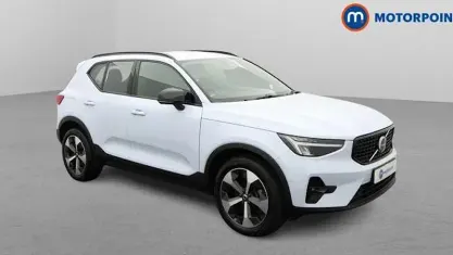 Käytetty Volvo XC40 Plus 163 HP (119 kW) 2026 Katumaasturi