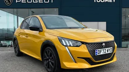 Second-hand Peugeot 208 GT 131 CP (96 kW) 2023 Galben Hatchback
