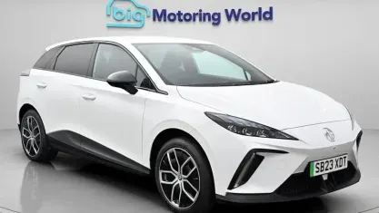 Used MG MG4 EV Trophy 150 kW (204 HP) 2023 White Hatchback