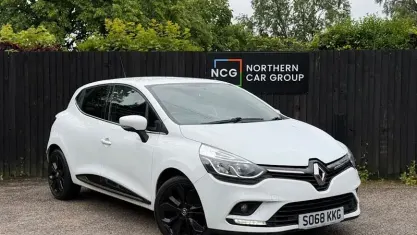 Used Renault Clio Iconic 76 HP (55 kW) 2019 White Hatchback