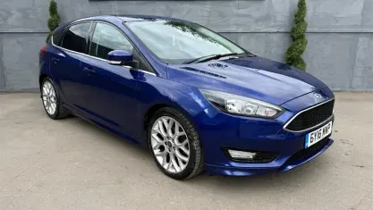 Used Ford Focus Zetec 120 HP (88 kW) 2016 Blue Hatchback