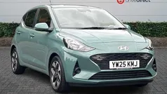 Pearl mangrove green Used 2025 Hyundai i10 Advanced Hatchback | £15,594 (Fair price)