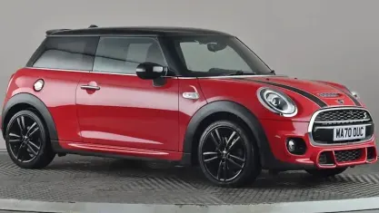 Begagnad Mini Cooper S Comfort 192 HK (141 kW) 2020 Röd Halvkombi