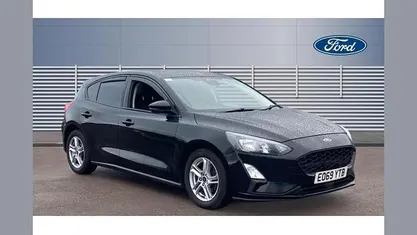 Black Used 2019 Ford Focus Zetec Hatchback | £8,882 (Fair price)