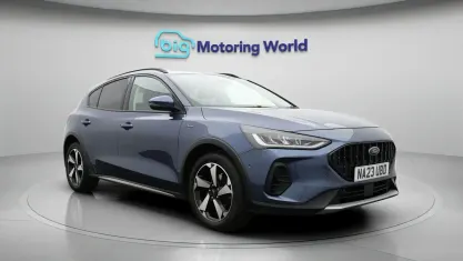 Używany Ford Focus Active 125 KM (91 kW) 2023 Niebieski Hatchback