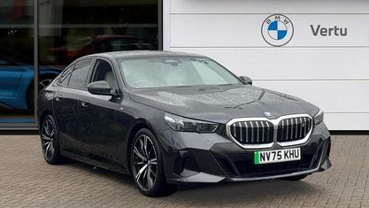 Usado BMW i5 M Sport 250 kW (340 CV) 2025 Gris Berlina