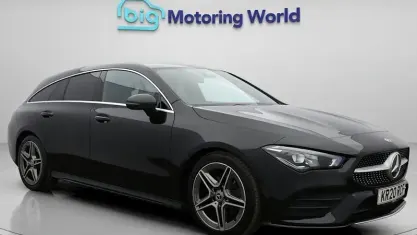 Usado Mercedes CLA180 Shooting Brake AMG line 136 CV (100 kW) 2022 Familiar