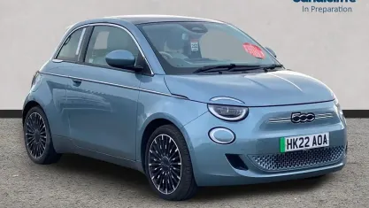 Begagnad Fiat 500e La Prima 86 kW (118 HK) 2025 Blå Halvkombi