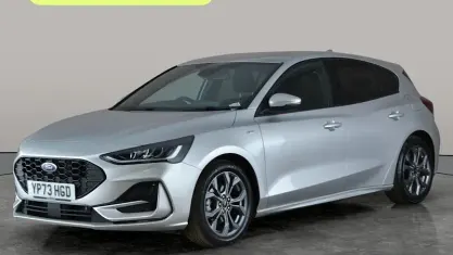 Używany Ford Focus ST-Line 125 KM (91 kW) 2023 Srebrny Hatchback