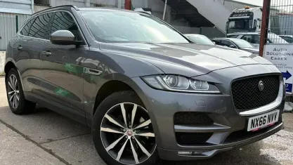 Begagnad Jaguar F-Pace Portfolio 179 HK (131 kW) 2020 SUV