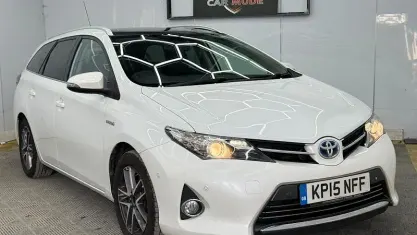 Used Toyota Auris Touring Sports 136 HP (100 kW) 2014 White Estate