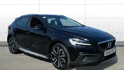 Used Volvo V40 Pro 152 HP (111 kW) 2018 Black Hatchback