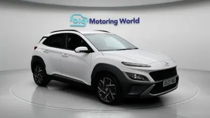 Usado Hyundai Kona Premium 141 HP (103 kW) 2022 Branco SUV
