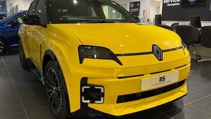 New 2025 Renault 5 E-Tech Iconic Hatchback | £23,023 (Good price)