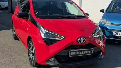 Used Toyota Aygo Trend 72 HP (52 kW) 2019 Red pop with black detail Hatchback