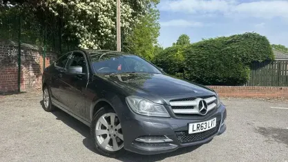 Usado Mercedes C220 Executive 170 CV (125 kW) 2012 Gris Coupe
