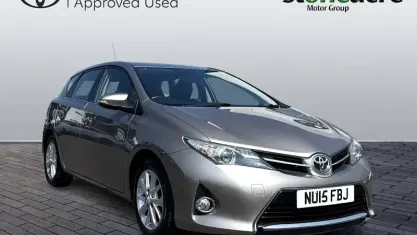 Used Toyota Auris 99 HP (72 kW) 2014 Hatchback