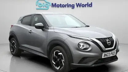 Usado Nissan Juke N-Connecta 114 HP (83 kW) 2023 Cinzento SUV