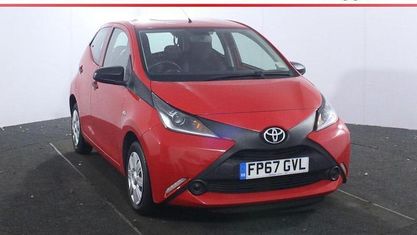 Usado Toyota Aygo 69 HP (50 kW) 2017 Vermelho Citadino