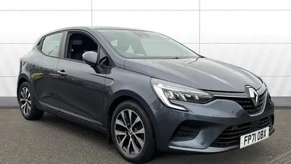 Used 2022 Renault Clio V Iconic Hatchback | £10,566 (Fair price)