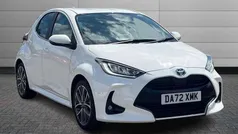 White Used 2022 Toyota Yaris Hybrid Hatchback | £18,201 (Fair price)