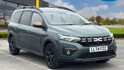 Used Dacia Jogger Extreme 110 HP (80 kW) 2024 Green MPV