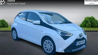 Used Toyota Aygo X-play 72 HP (52 kW) 2020 Hatchback