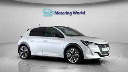 Used Peugeot e-208 Premium 100 kW (136 HP) 2022 White Hatchback