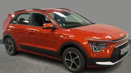 Używany Kia Niro 141 KM (103 kW) 2023 Pomarańczowy SUV