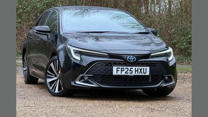 Begagnad Toyota Corolla Design 140 HK (102 kW) 2025 Svart Halvkombi