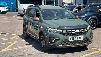 Used Dacia Jogger Extreme 141 HP (103 kW) 2025 MPV