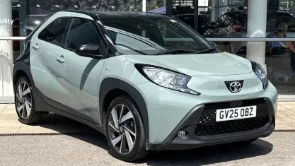Used Toyota Aygo X 72 HP (52 kW) 2025 Green SUV