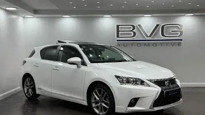 Used Lexus CT200h 136 HP (100 kW) 2015 White/black Hatchback