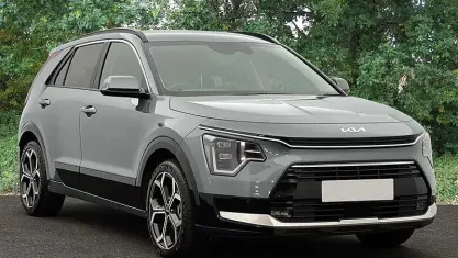 Usado Kia Niro 137 CV (100 kW) 2025 Gris SUV