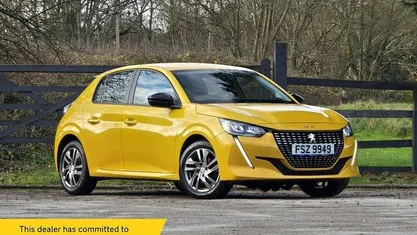 Used Peugeot 208 Active Premium 75 HP (55 kW) 2022 Yellow Hatchback