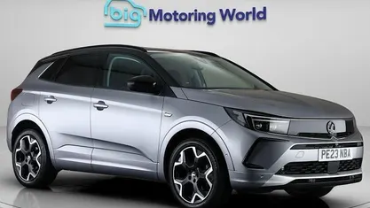 Begagnad Vauxhall Grandland X Ultimate 131 HK (96 kW) 2023 Grå SUV