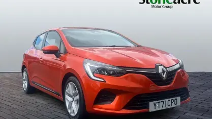 Used Renault Clio Play 101 HP (74 kW) 2020 Orange Hatchback