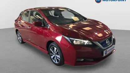 Begagnad Nissan Leaf Acenta 110 kW (150 HK) 2021 Röd Halvkombi