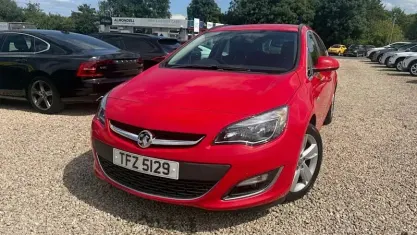 Used Vauxhall Astra SRi 116 HP (85 kW) 2014 Red Estate